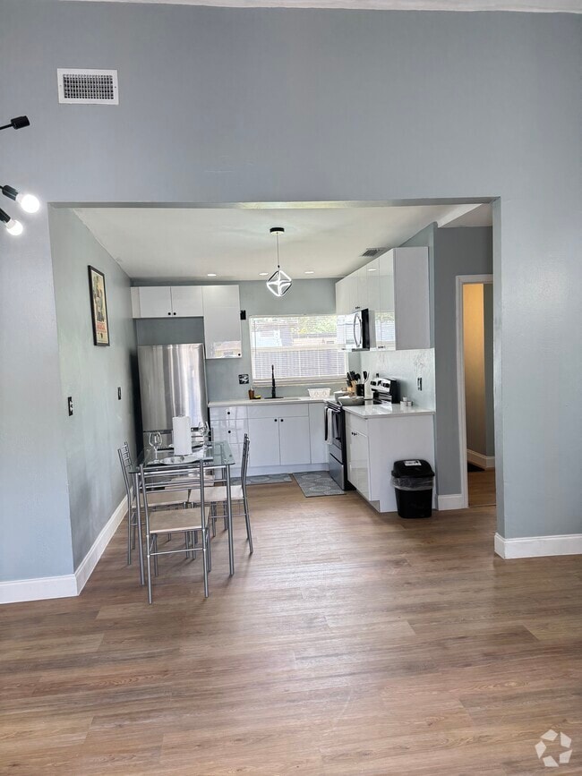 Building Photo - 414 N 60th Way Unit 414 N 60th Way Apt #2