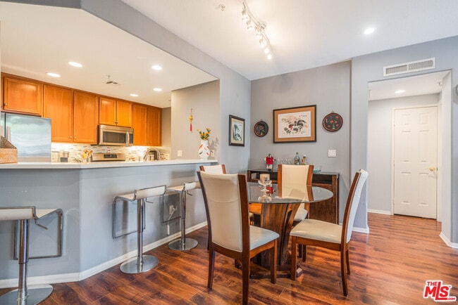 Photo - 12963 W Runway Rd Unit 221