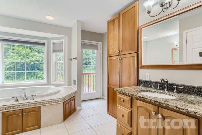 Photo - 15012 Viewcrest Ln