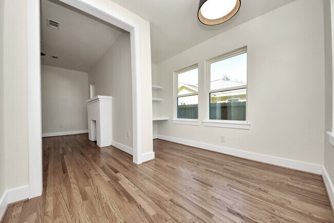 Photo - 122 Sidney St