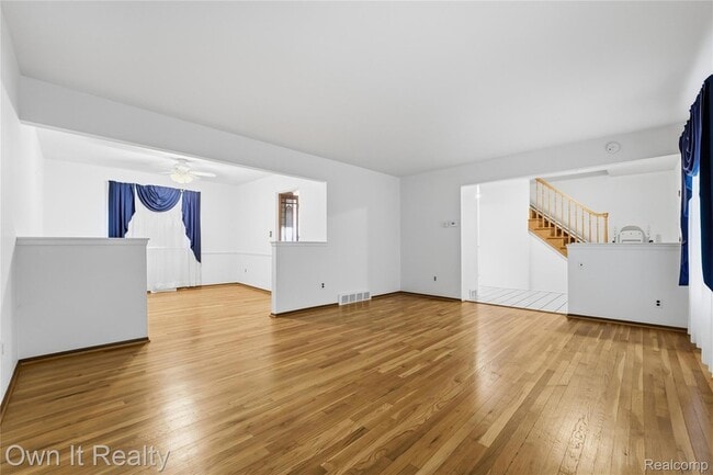 Photo - 26439 Cecile St