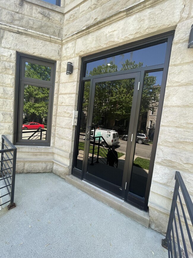 Photo - 3321 W Pierce Ave