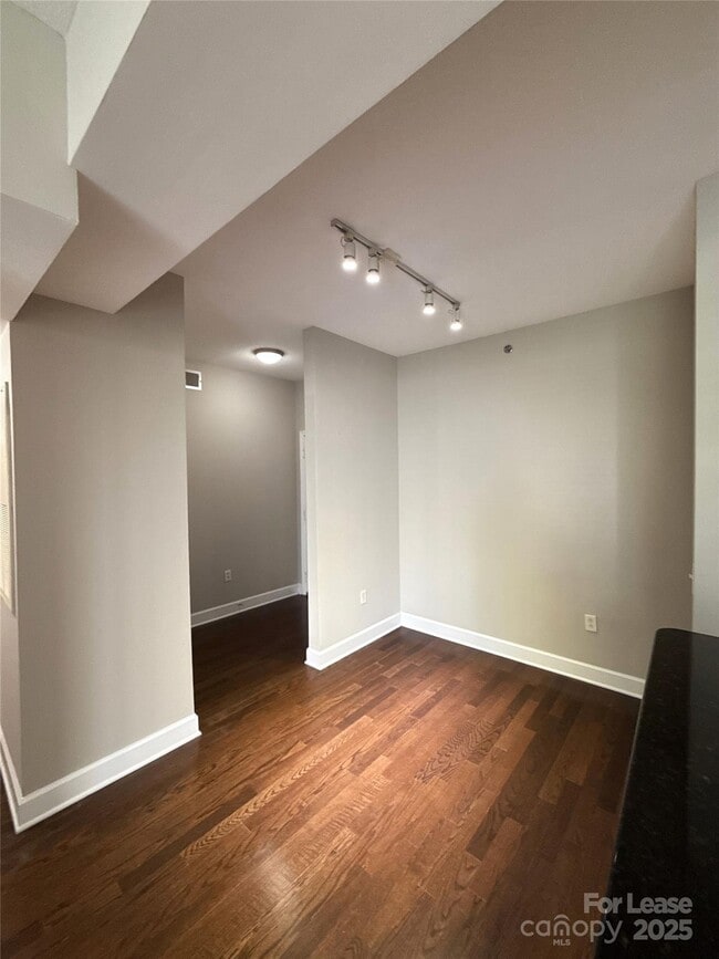 Photo - 1315 East Blvd Unidad 407