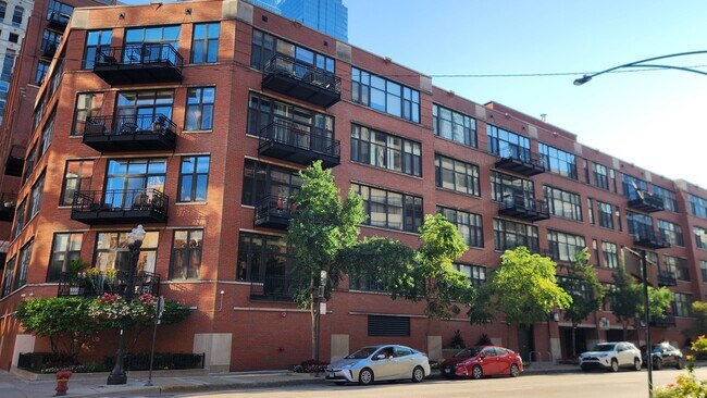Building Photo - 333 W Hubbard St Unit 323 Rental