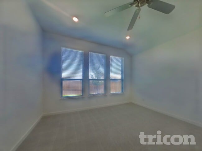 448 Lone Star Dr
