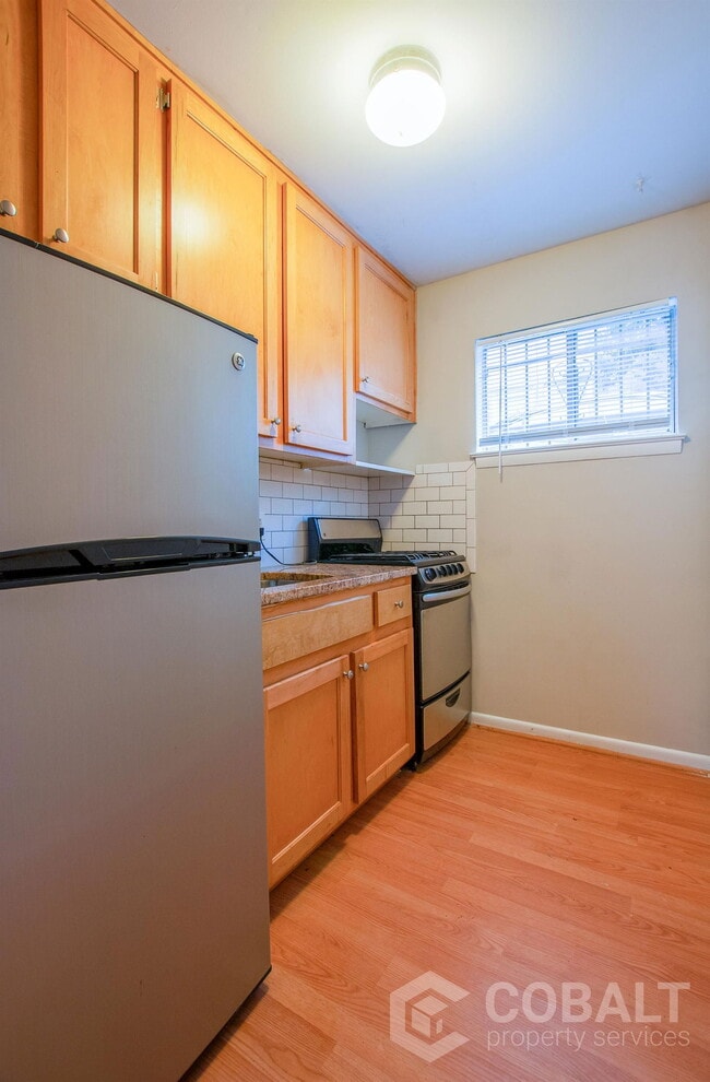 Building Photo - 905 Greenwood Ave NE Unit 5