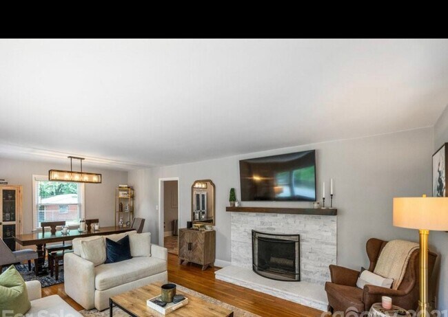 Photo - 4326 Castleton Rd