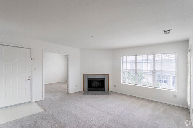 1 BR w/ Den, 1 BA - 775 SF