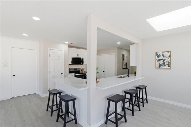 Photo - "Spacious 3-Bed, 2-Bath Gem with 2,155 Sq. Ft. on University Drive in Arlington, TX!"