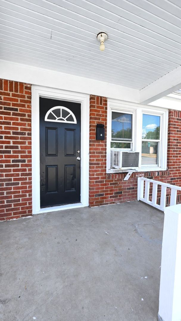 1 Bed 1 Bath Duplex in NW OKC Shartel Blvd Addition
