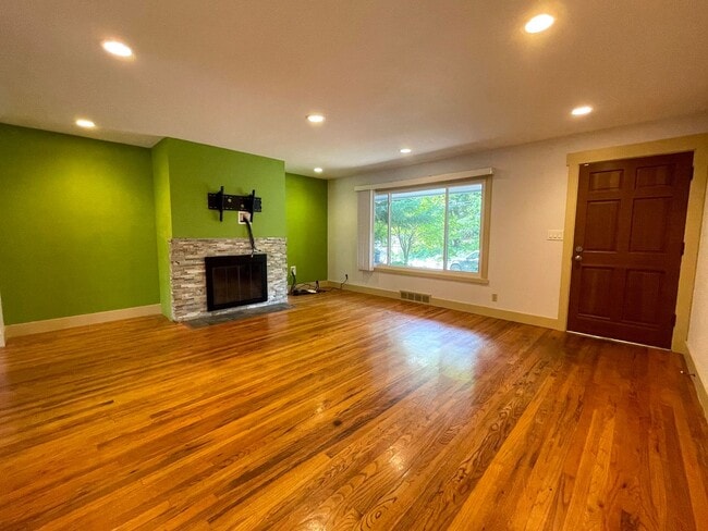 Photo - Lovely Lake Oswego Home with Attached Gara...