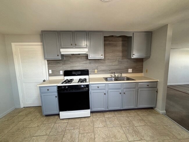 Building Photo - 199 Flint St Unit 2R