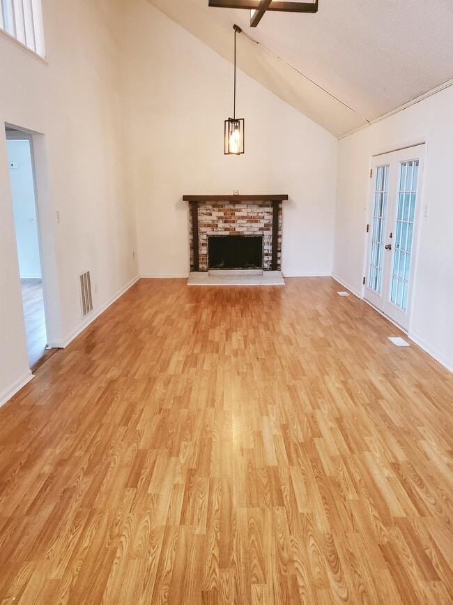 Photo - 118 Nature Creek Trail