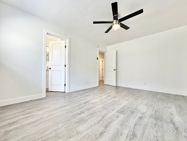 5311 Hermitage Ave.
