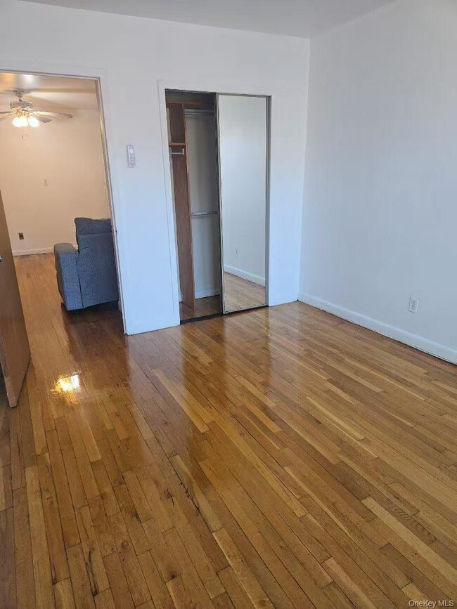 Photo - 147-31 Barclay Ave