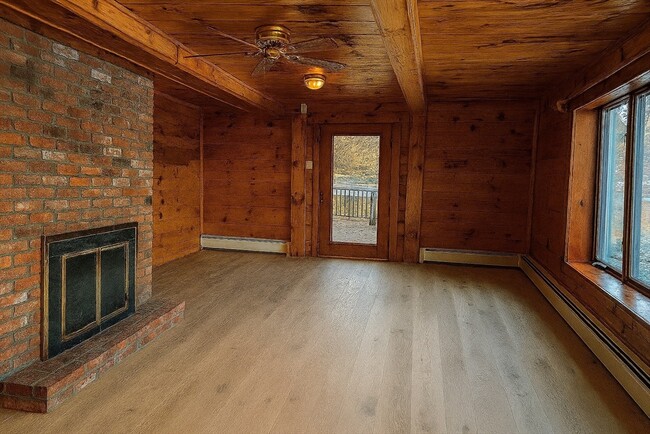 Photo - 27 Carrier Ln