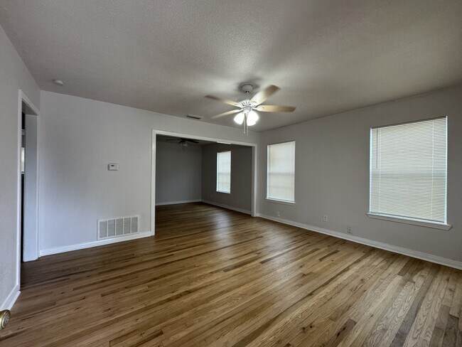 Photo - 4813 Blundell Dr