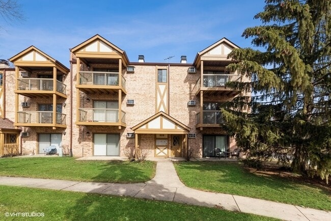 Building Photo - 829 S Dwyer Ave Unit D