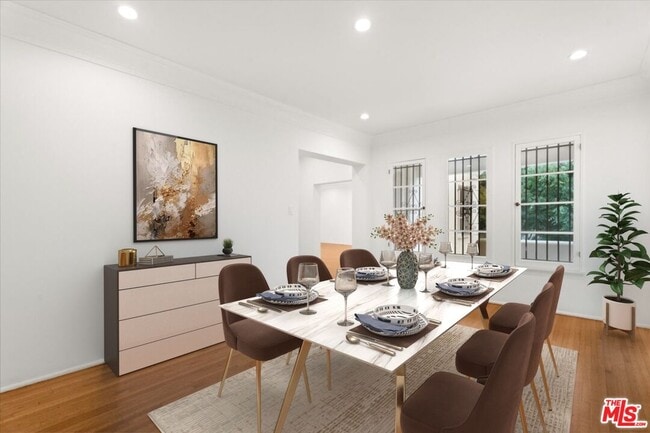 Photo - 205 S Reeves Dr