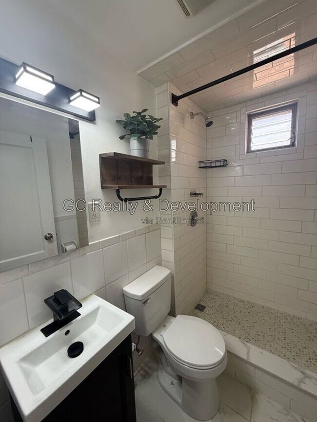5709 W Dakin St Unit 2