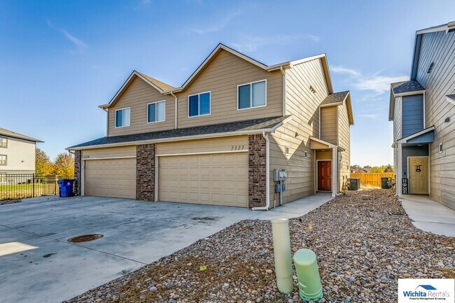 Building Photo - Newer 4 bedroom, 2.5 bath duplex NE Wichita Rental