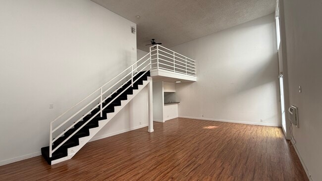 Photo - 7044 Hawthorn Ave Unit 303