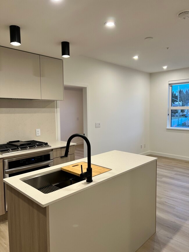 Building Photo - 623 Kemsley Av Unit 309