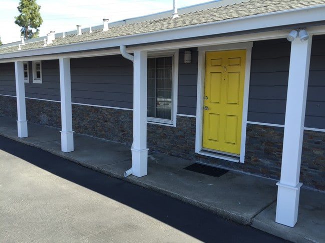 Photo - 1425 Laurelwood Rd