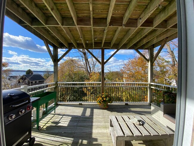 Building Photo - 67 Lawton Ave Unit #1