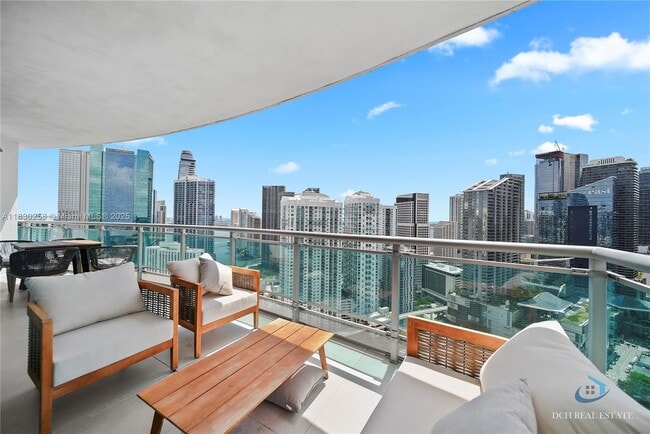 Building Photo - 92 SW 3rd St Unit 2901 Rental