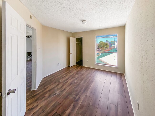 Photo - 2826 S Bartell Dr