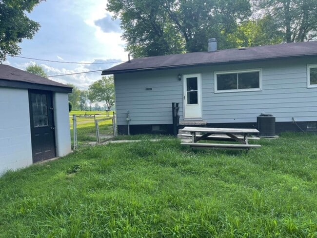 Photo - COZY 3 BED, 1 BATH HOUSE WITH FENCED IN BACKYARD LOCATED IN VINE GROVE