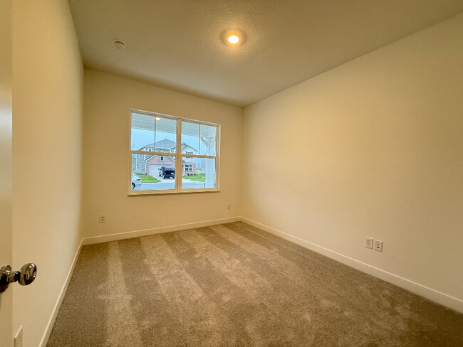 Photo - 1134 Elmwood Ln