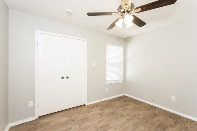 Photo - 405 Heritage Dr