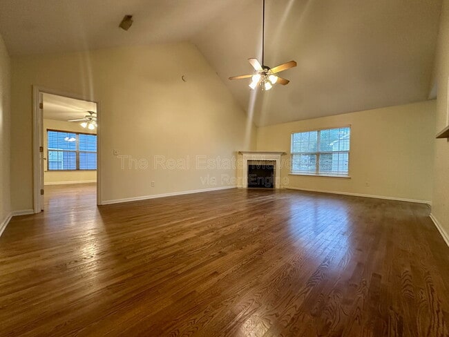 Photo - 1720 Hawk Run Ln