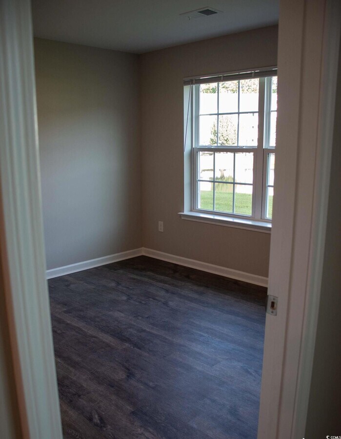 Photo - 720 Charter Dr