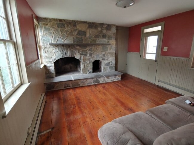 Photo - 3 Bedroom Farm house-Penn Manor