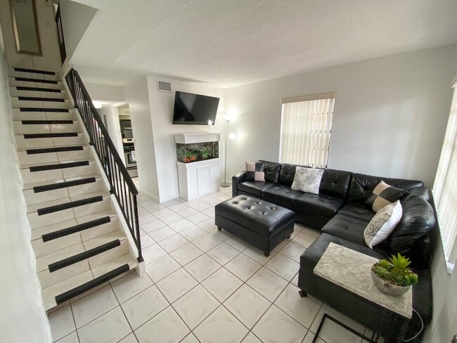 Photo - 2221 W 52nd St