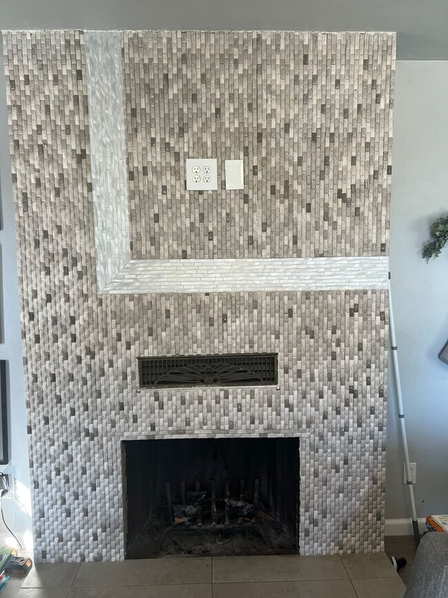 Photo - 947 Hanover St