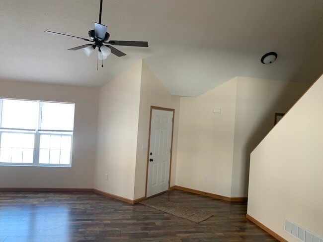 Photo - 520 Wood Thrush St