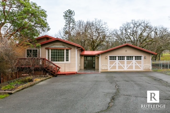 Building Photo - 2 1/2 Acres Manicured Country Living