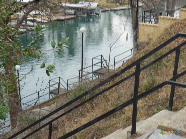 Building Photo - 1641 Kuehler Ave Unit 5