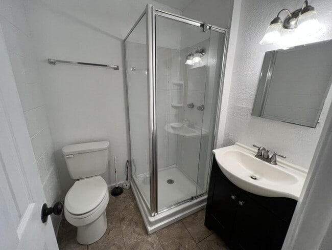 Photo - 302 W Valley Rd