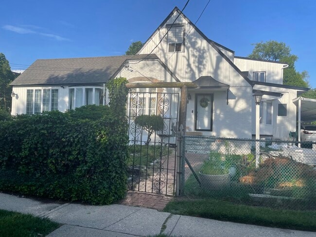 Photo - 16 Bailey Ave