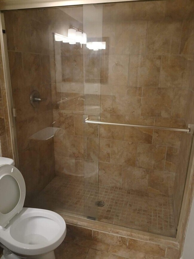 Photo - 530 W 10th St Unidad #530