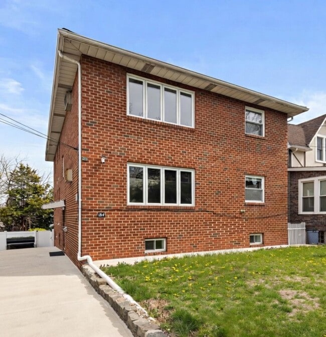 Building Photo - 184 Central Ln