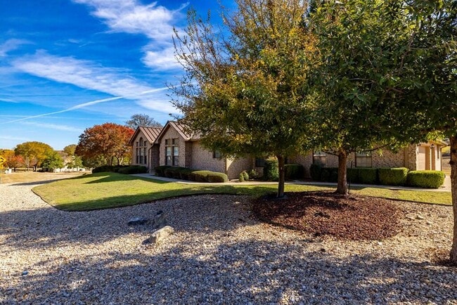 100 Braeburn Cir