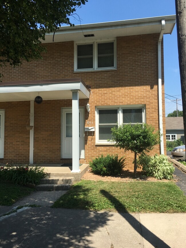 Near Gundersen and Viterbo - 611 Hood St Casa Adosada