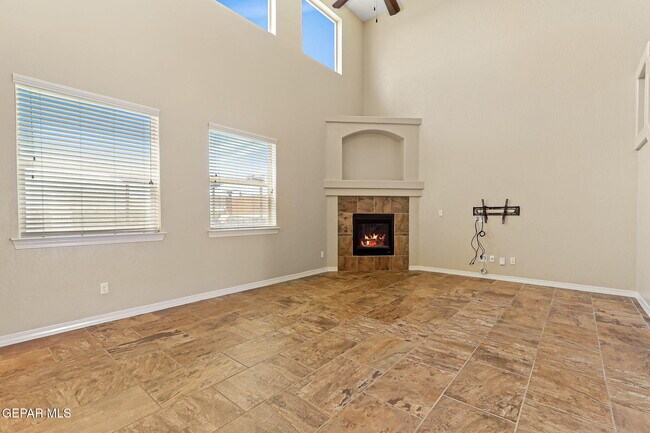 Photo - 405 Saltford Pl