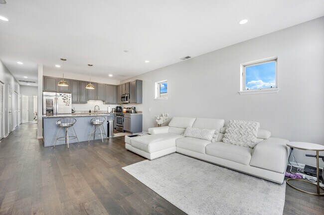 Photo - 947 W 14th Pl Unit 3A